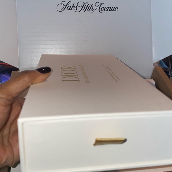 **SOLD**DIOR LIMITED EDITION Cross body bag Holiday 21’ Rouge gift set - Picture 5 of 7